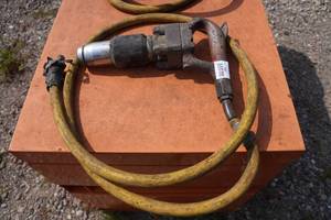 lot 640 image: Airrex Viper Air Chipping Hammer