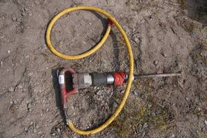 lot 645 image: Airrex Viper Air Chipping Hammer