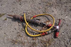 lot 653 image: Heavy Duty Air Chipping Hammer