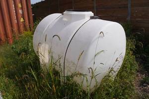 lot 204 image: 500 Gallon Water Tank