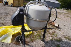lot 211 image: Klutch Electric Concrete Mixer