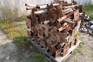 lot 182 image: Scaffold Leveling Jacks with Bases