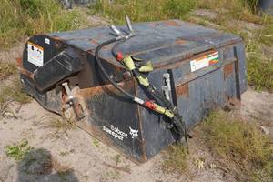 lot 152 image: Bobcat 72 Hydraulic Sweeper Skid Steer Attachment