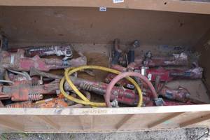 lot 656 image: BROKEN Air Chipping Hammers