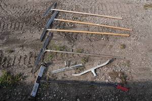 lot 667 image: Squeegees and Magnet