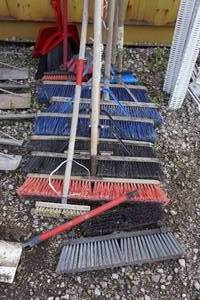 lot 671 image: Brooms