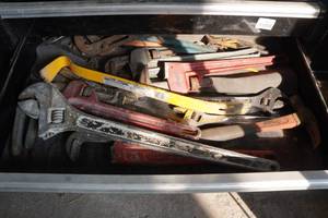 lot 234 image: Pipe Wrenches, Pry Bar, Channellock
