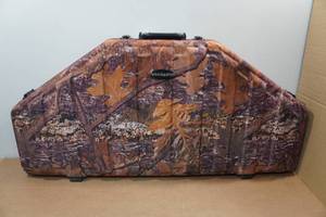 lot 3 image: Vanguard Hard Case for Bow