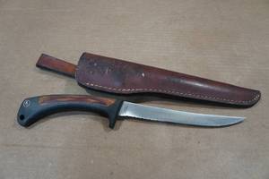 lot 16 image: Vintage Browning Sportsman Fillet Knife