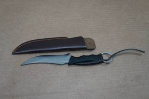 lot 19 image: 8 Carbon Steel Hunting Knife