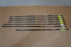 lot 25 image: 7 Mossy Oak Carbon Fiber Arrows