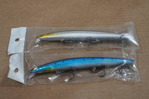 lot 40 image: 2 Musky 9 Rattle Stick Baits