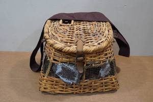 lot 49 image: Vintage Wicker Fish Basket