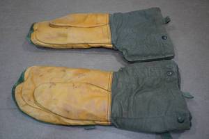 lot 53 image: US Army Korean War Arctic Mittens - Dated 1950