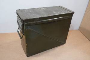 lot 72 image: Vintage Large M39 20mm Steel Ammo Can