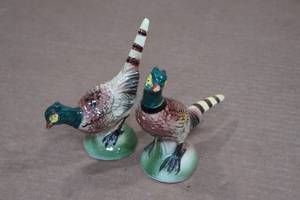 lot 74 image: Vintage Salt and Pepper Shaker Set - Pheasants