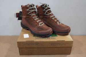 lot 101 image: Vasque Womens 7574 Torre AT GTX Hiking Boots - Size 9.5