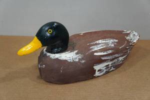 lot 175 image: Vintage Hand Painted Wooden Duck Decoy