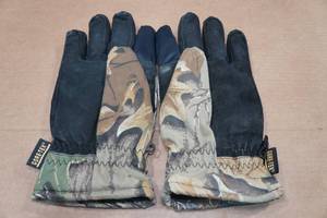 lot 240 image: Comfortemp Camo Gloves - Mens XL