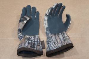lot 241 image: Mossy Oak Gloves - Large