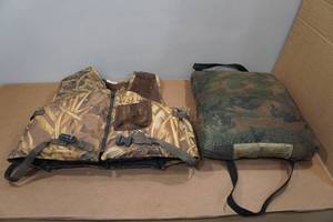 lot 248 image: Ducks Unlimited Life Jacket with Stearns Throwable Device - Medium