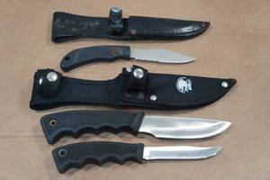 lot 254 image: 3 Hunting Knives