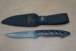 lot 257 image: Gerber Skeleton Handle Hunting Knife