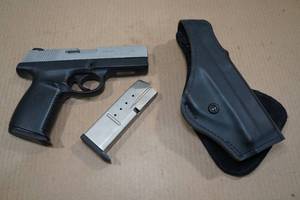 lot 1P image: Smith & Wesson SW40V .40 S&W Semi-Auto Pistol - 2 Magazines