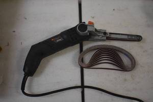 lot 25 image: 6307 with extra sanding belts. Test...