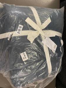 lot 14 image: FullQueen Linen Comforter and Sham Set - Blue