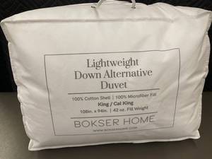 lot 6 image: Bokser Home Lightweight Down Alternative KingCal King Duvet