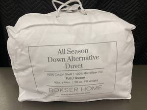 lot 24 image: Bokser Home All Season Down Alternative FullQueen Duvet