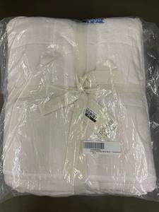 lot 36 image: French Linen Box Stitch Quilt - TwinTwin XL, White