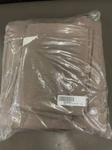 lot 40 image: French Linen Queen Sheet Set - Clove