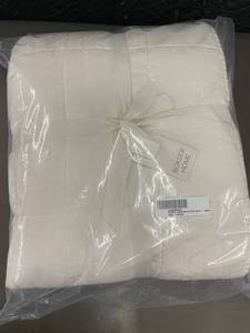 lot 42 image: King French Linen Box Stitch Quilt - Cream