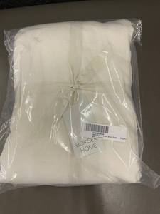 lot 44 image: Bokser Home 100 Percent French Linen King Duvet Cover - Cream