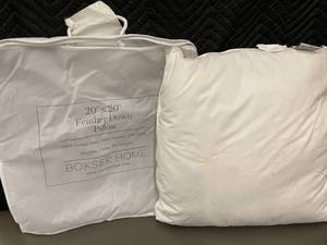 lot 70 image: Bokser Home 20x20 Inch Feather Down Pillow with Bag