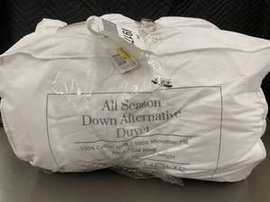 lot 95 image: KingCal King All Season Down Alternative Duvet - DamagedDirty