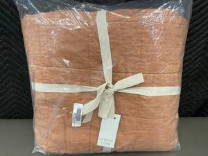 lot 10 image: French Linen Box Stitch Quilt King, Canyon Heather