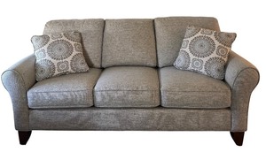 lot 1 image: LR - Craftmaster Furniture 3-Cushion Sofa with Accent Pillows