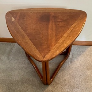 lot 6 image: LR - Vintage Mid Century Lane Guitar Pick Walnut Accent Table
