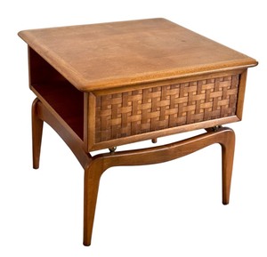 lot 10 image: LR - Vintage Mid Century Lane Perception Mid Century End Table