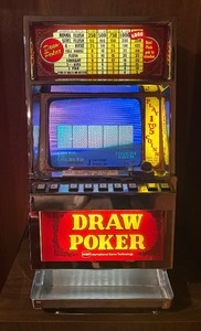 lot 4 image: LL - Vintage International Game Technology Draw Poker Machine