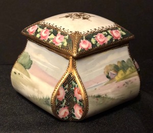 lot 74 image: Vintage Nippon Hand Painted Porcelain Trinket Dish