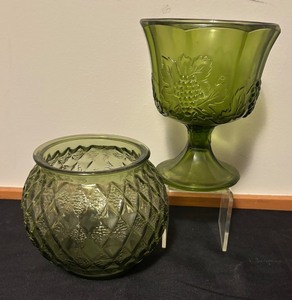 lot 129 image: Vintage Avocado Green Glass Pedestal Dish and Round Vase