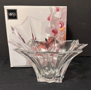 lot 138 image: Mikasa Skyline Crystal Bowl