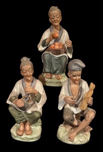 lot 160 image: Set of 3 Vintage Napcoware Figurines