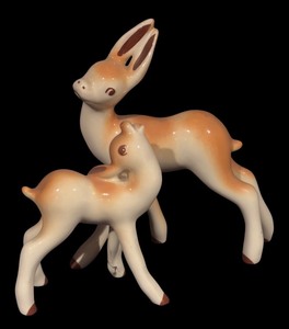 lot 174 image: Pair of Vintage Robert Simmons Ceramic Deer Figurines