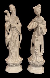 lot 185 image: Pair of Vintage White Porcelain Asian Figurines
