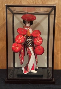 lot 188 image: Vintage Japanese Geisha Doll in Display Case
